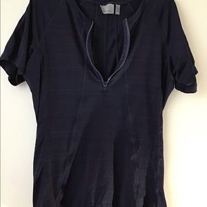 Althleta workout top M Navy Blue